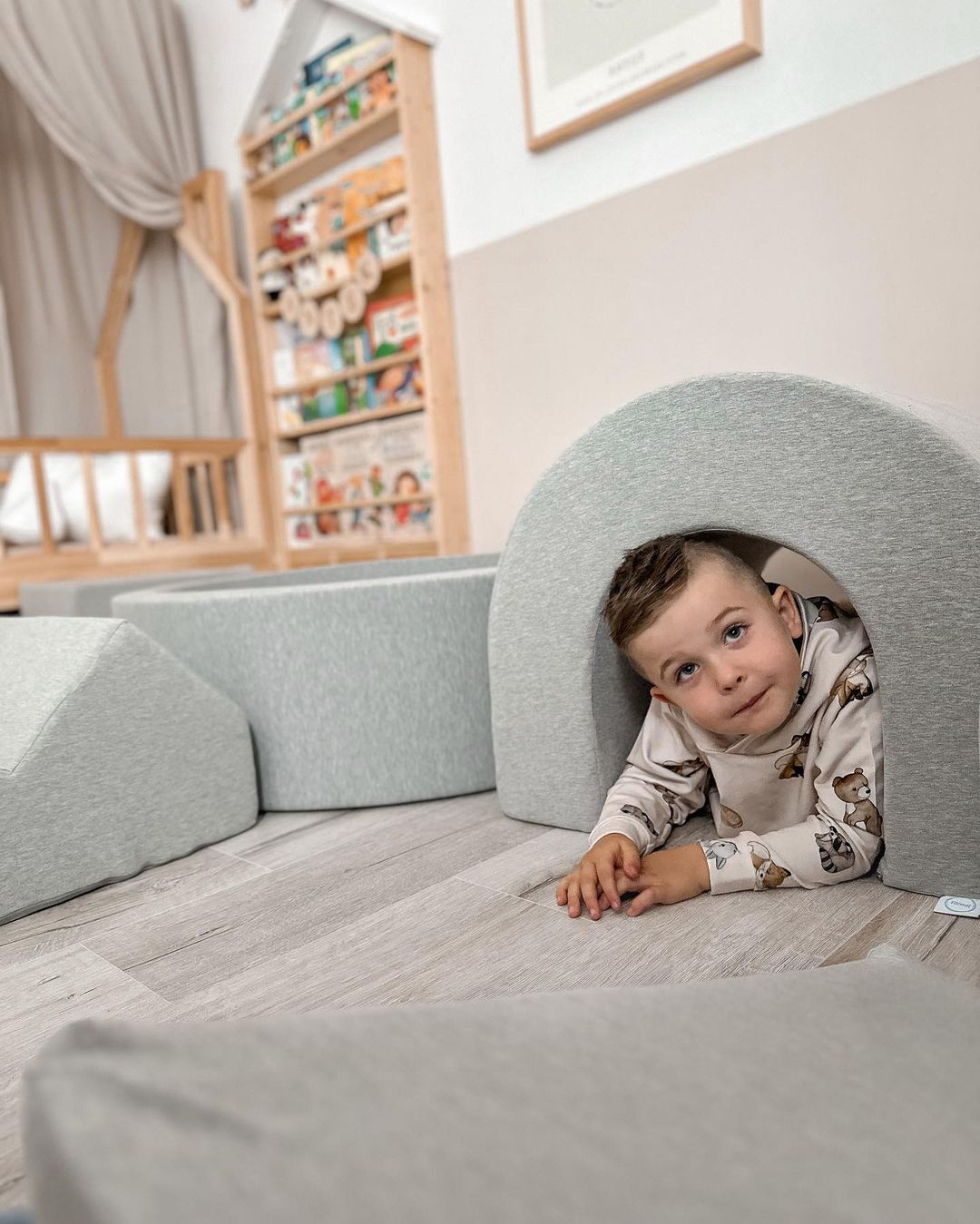 Aire de jeux en mousse avec piscine ronde 90x30 Gris Clair + 5 éléments + 200 balles (blanc, gris, beige)