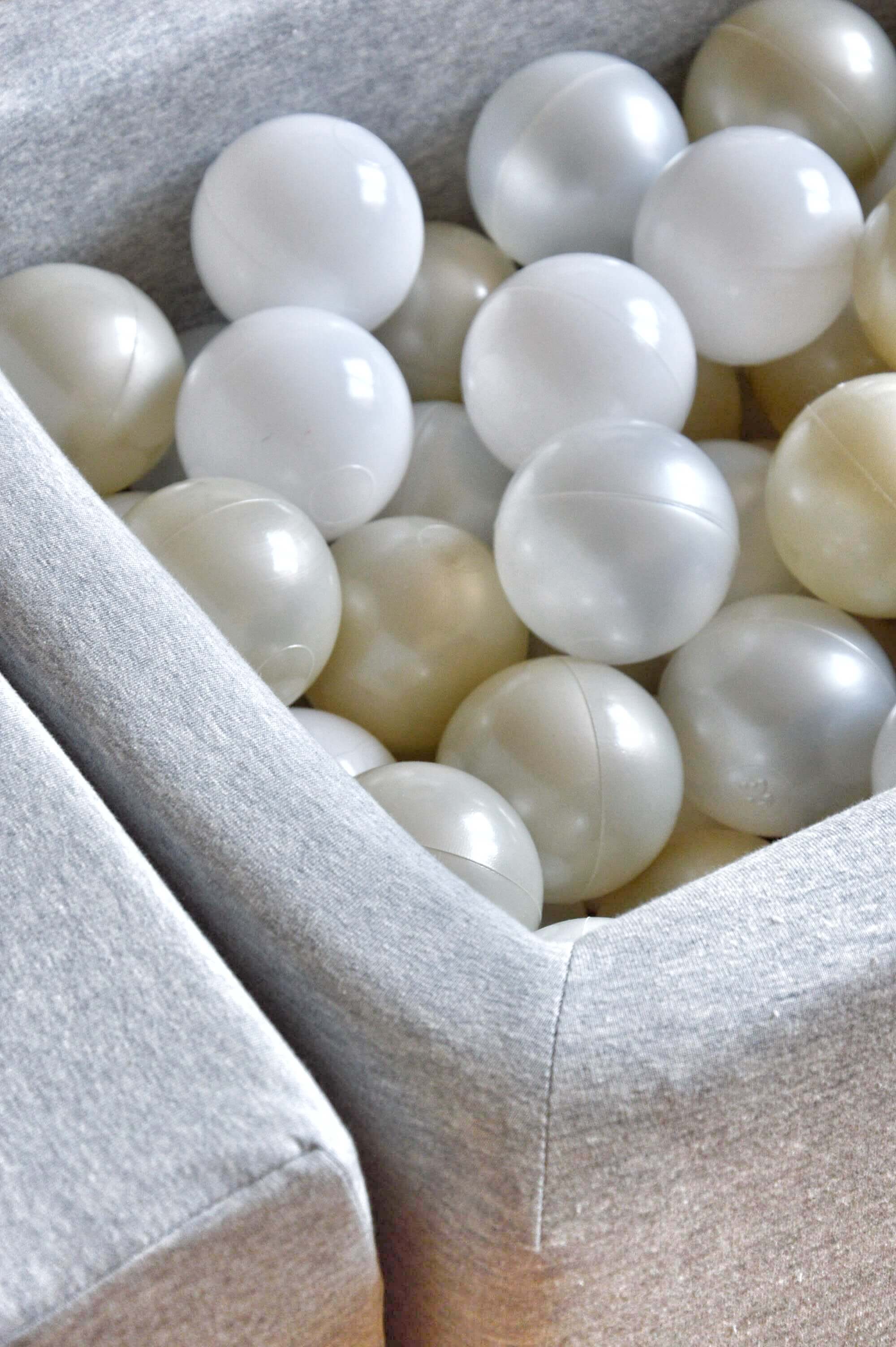 Aire de jeux en mousse avec pont et piscine micro gris clair + 100 balles (perle, argent, rose clair)