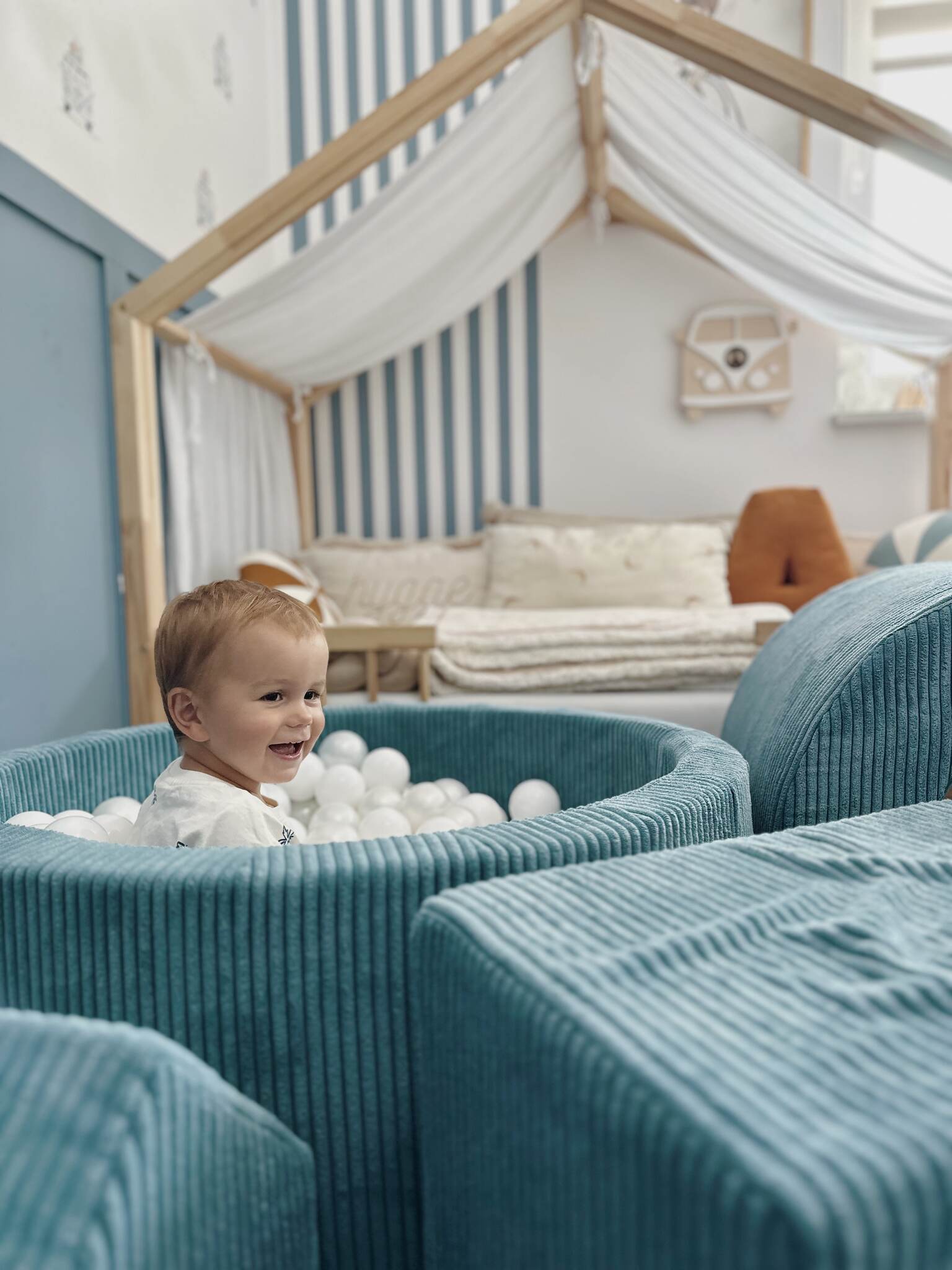 Aire de jeux en mousse avec piscine ronde 90x30 côtelé bleu +200 balles