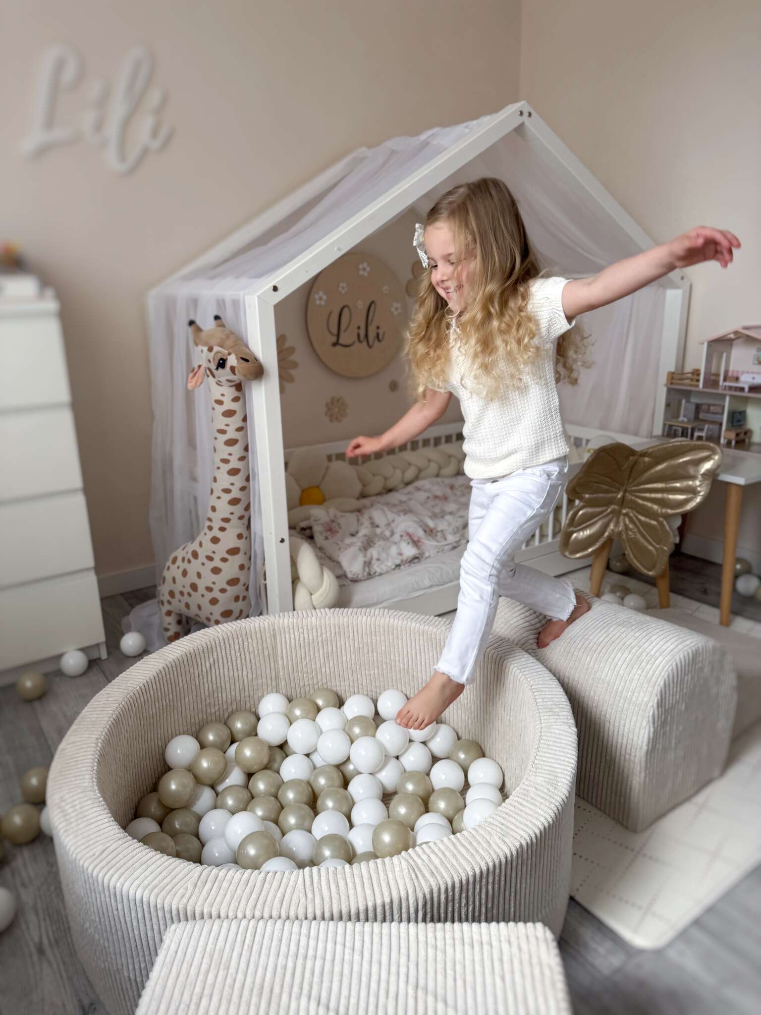 Aire de jeux en mousse avec piscine ronde 90x30 côtelé beige + 200 balles