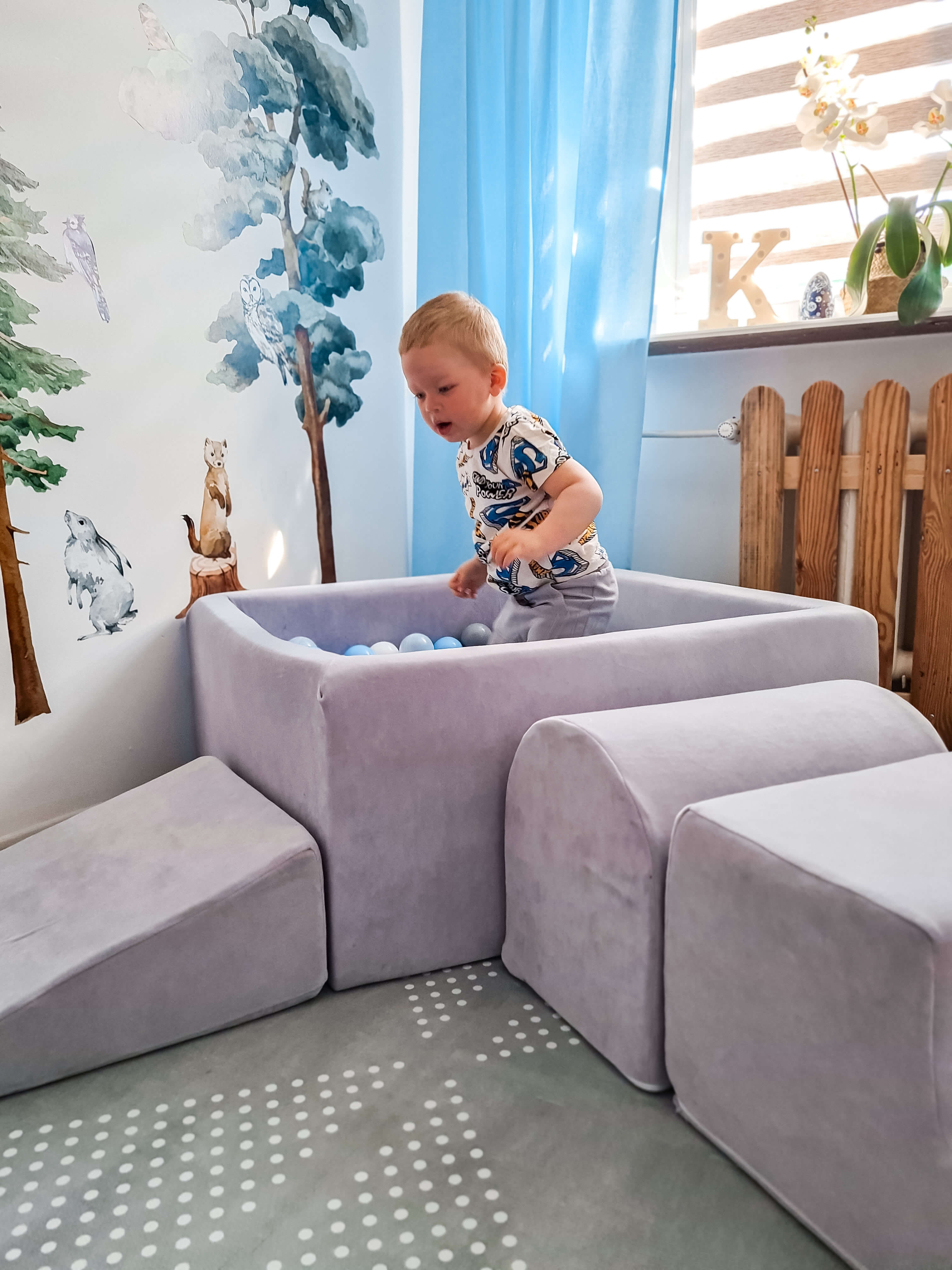 Aire de jeux en mousse avec piscine carrée 90x90x40 velvet soft gris clair + 400 balles (bleu perle, rose perle, graphite métallique, iridescent)