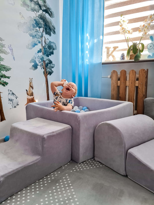 Aire de jeux en mousse avec piscine carrée 90x90x40 velvet soft gris clair + 400 balles (bleu clair, jaune, bruyère, rose poudre, blanc)