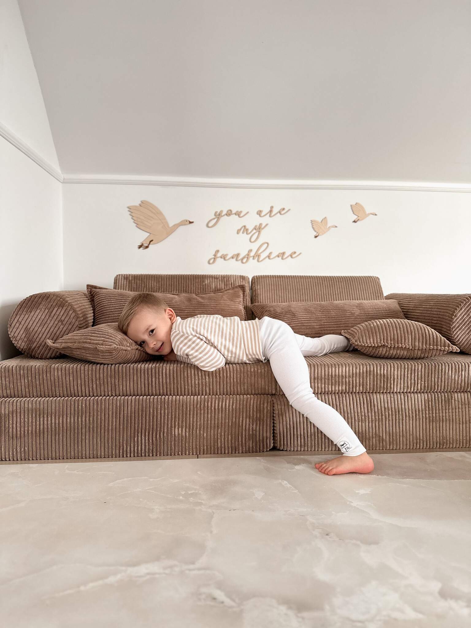 Canapé de jeu Montessori de luxe en velours côtelé toffee